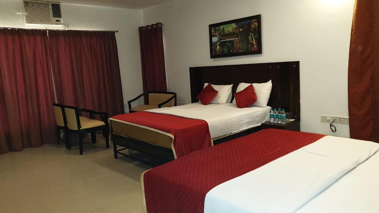 Resort Silver Hills โลนาวาลา ภายนอก รูปภาพ