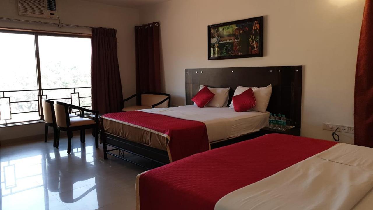 Resort Silver Hills โลนาวาลา ภายนอก รูปภาพ