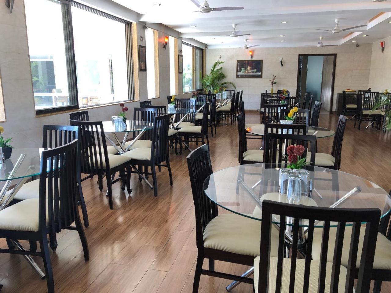 Resort Silver Hills โลนาวาลา ภายนอก รูปภาพ